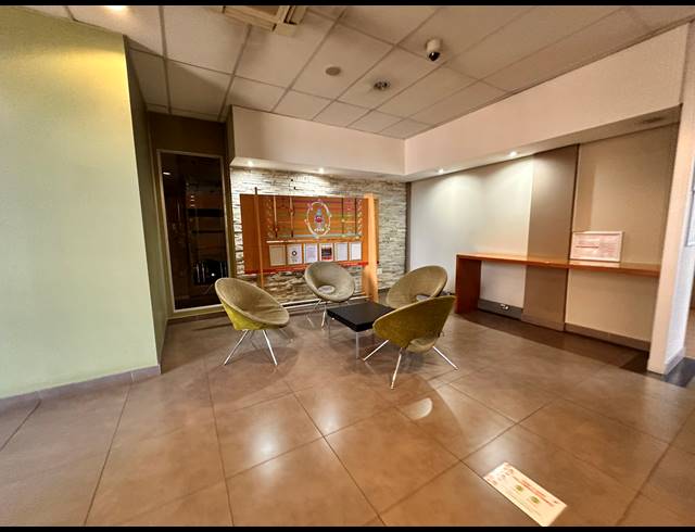 2,470M² OFFICE TO LET IN PARKTOWN